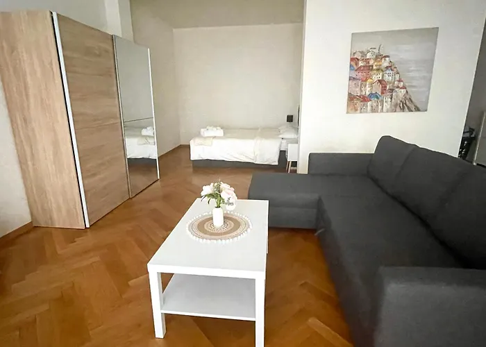 Apartmán Fully Furnished Down Town- 5 Minutes From Train Station *